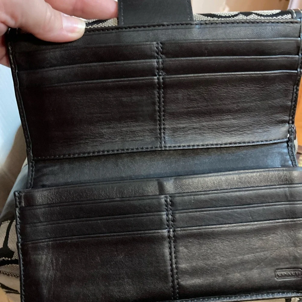 COACH signature stripe  No. 12429
SHOULDERBAG tote VNTG and wallet - Picture 15 of 16